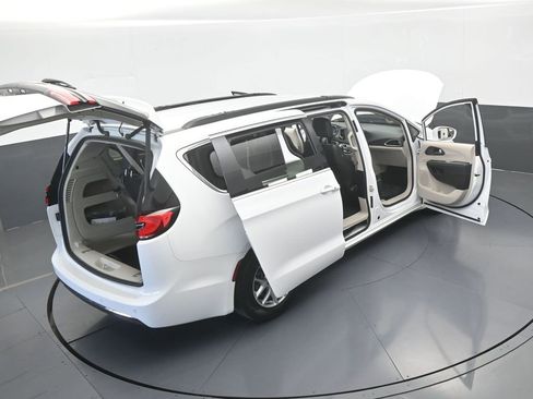 Used 2022 Chrysler Pacifica Touring-L FWD image 67