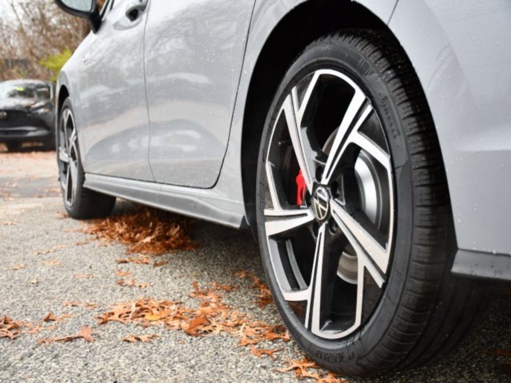 New 2026 Volkswagen GTI SE FWD image 10
