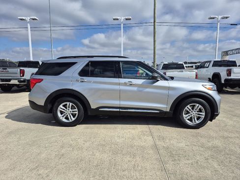 Certified 2023 Ford Explorer XLT w/ Equipment Group 202A image 7