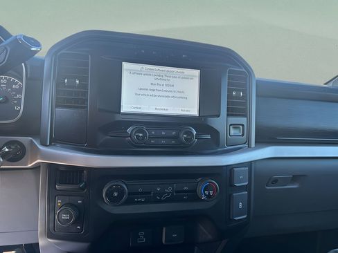 Used 2021 Ford F150 XLT image 12