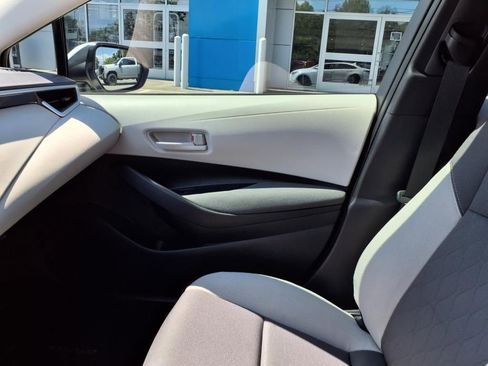 Used 2025 Toyota Corolla LE image 26