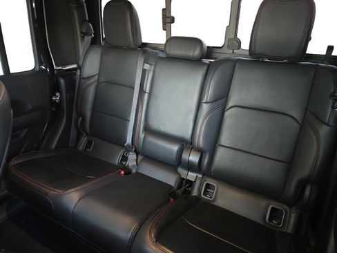 Used 2024 Jeep Gladiator Rubicon AWD/4WD image 23