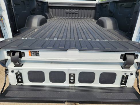 Used 2025 GMC Sierra 2500 SLE w/ SLE Value Package; AWD/4WD image 24