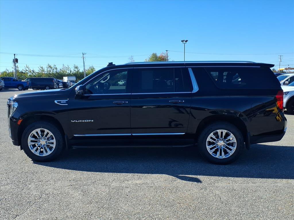 Used 2022 GMC Yukon XL SLT w/ SLT Premium Package AWD/4WD image 7