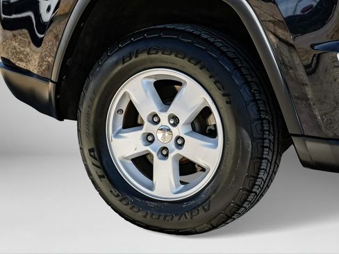 Used 2011 Jeep Grand Cherokee Laredo w/ Security & Convenience Group image 45