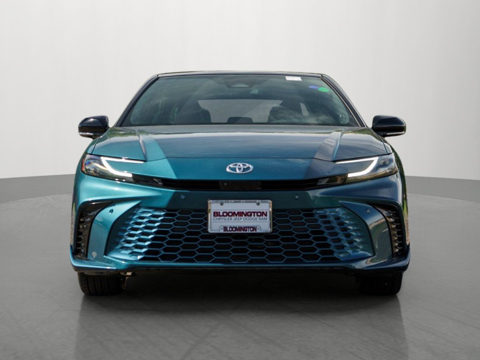 Used 2025 Toyota Camry XSE AWD/4WD image 2