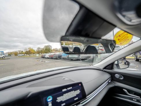 Certified 2024 Hyundai Elantra SEL image 22