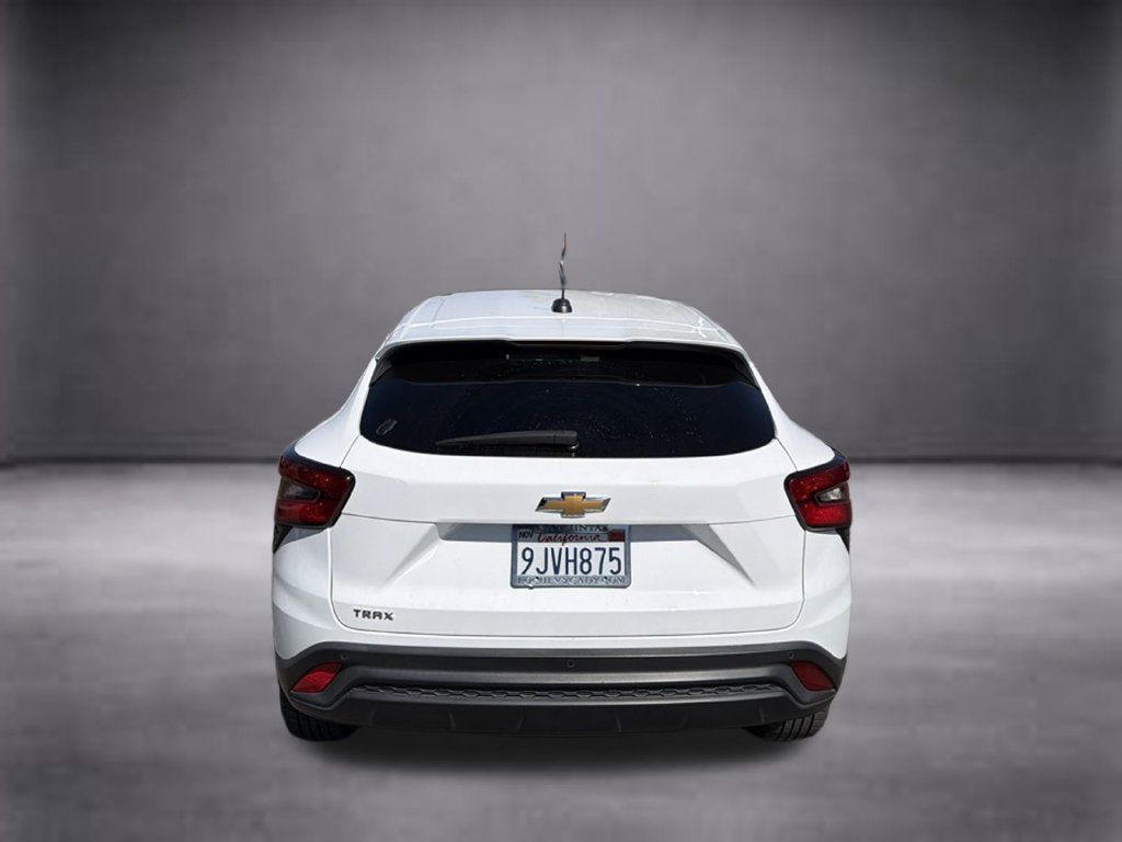Used 2024 Chevrolet Trax LS w/ LS Convenience Package FWD image 7