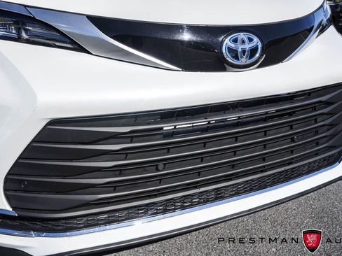 Used 2024 Toyota Sienna XLE image 16