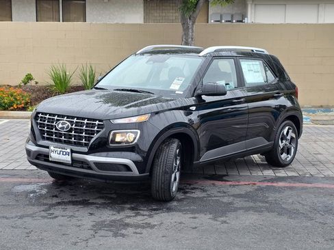 New 2025 Hyundai Venue SEL image 4