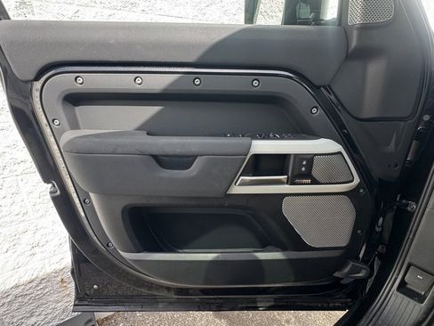 Used 2023 Land Rover Defender 130 SE image 18