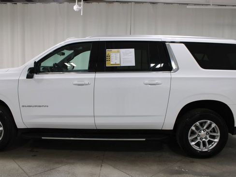 Used 2025 Chevrolet Suburban LT image 6
