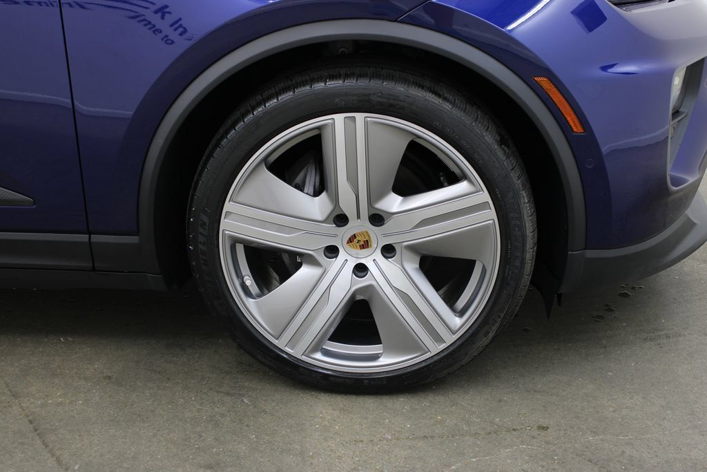 Used 2024 Porsche Macan 4 Electric AWD/4WD image 16