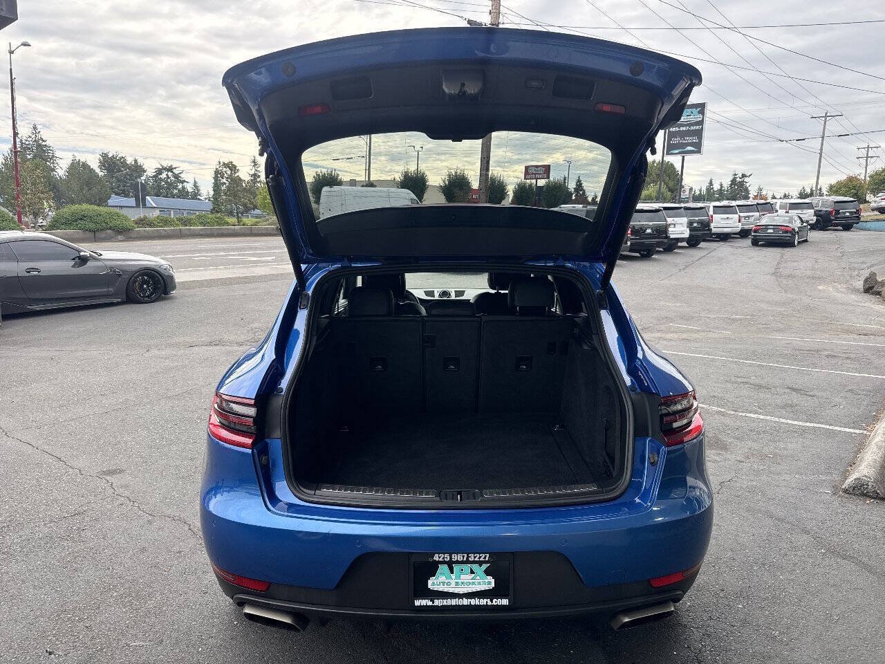 Used 2018 Porsche Macan AWD/4WD image 4