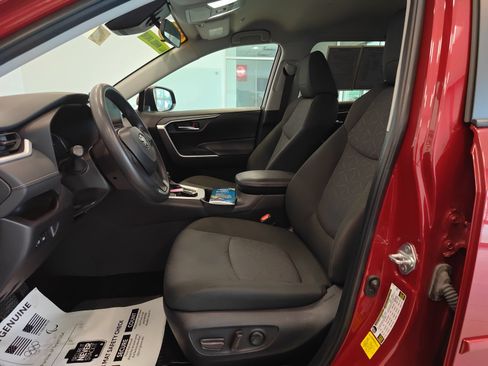 Used 2024 Toyota RAV4 XLE AWD/4WD image 10