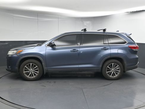 Used 2019 Toyota Highlander XLE image 5