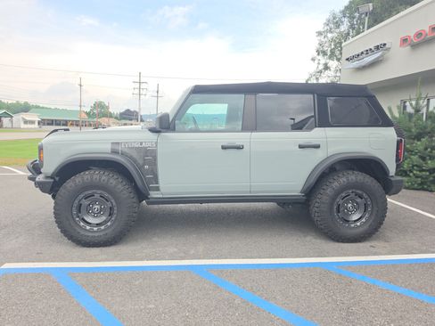 Used 2023 Ford Bronco Everglades AWD/4WD image 6