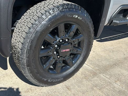 Used 2024 GMC Sierra 2500 AT4 w/ AT4 Premium Plus Package image 11