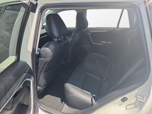 Used 2022 Toyota RAV4 LE FWD image 16