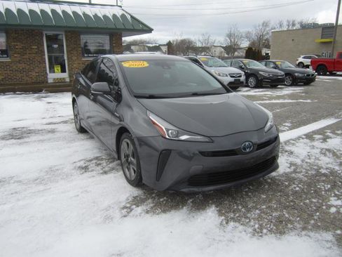Used 2020 Toyota Prius XLE image 2
