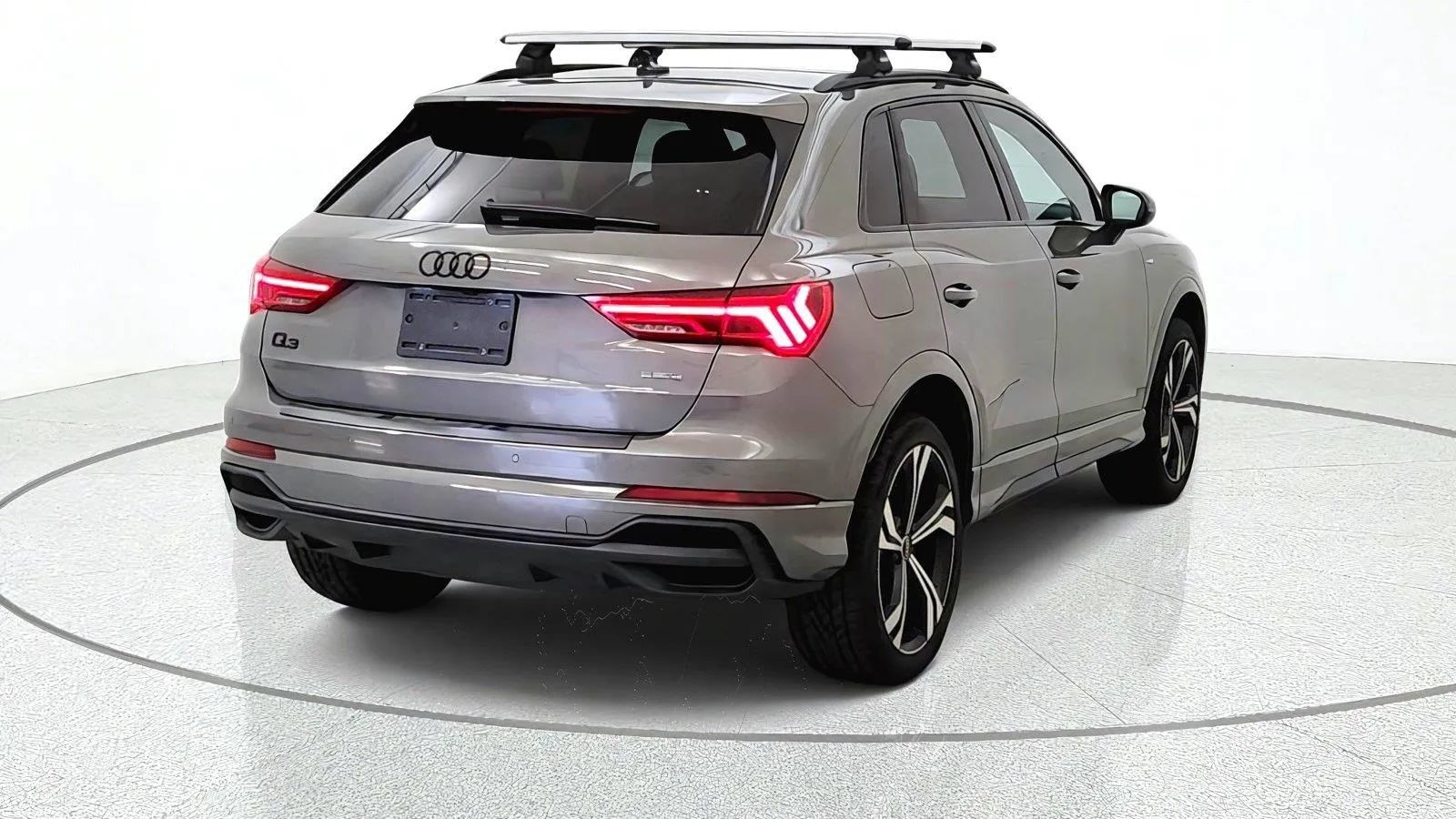 Used 2024 Audi Q3 2.0T Premium Plus w/ Premium Plus Package AWD/4WD image 8