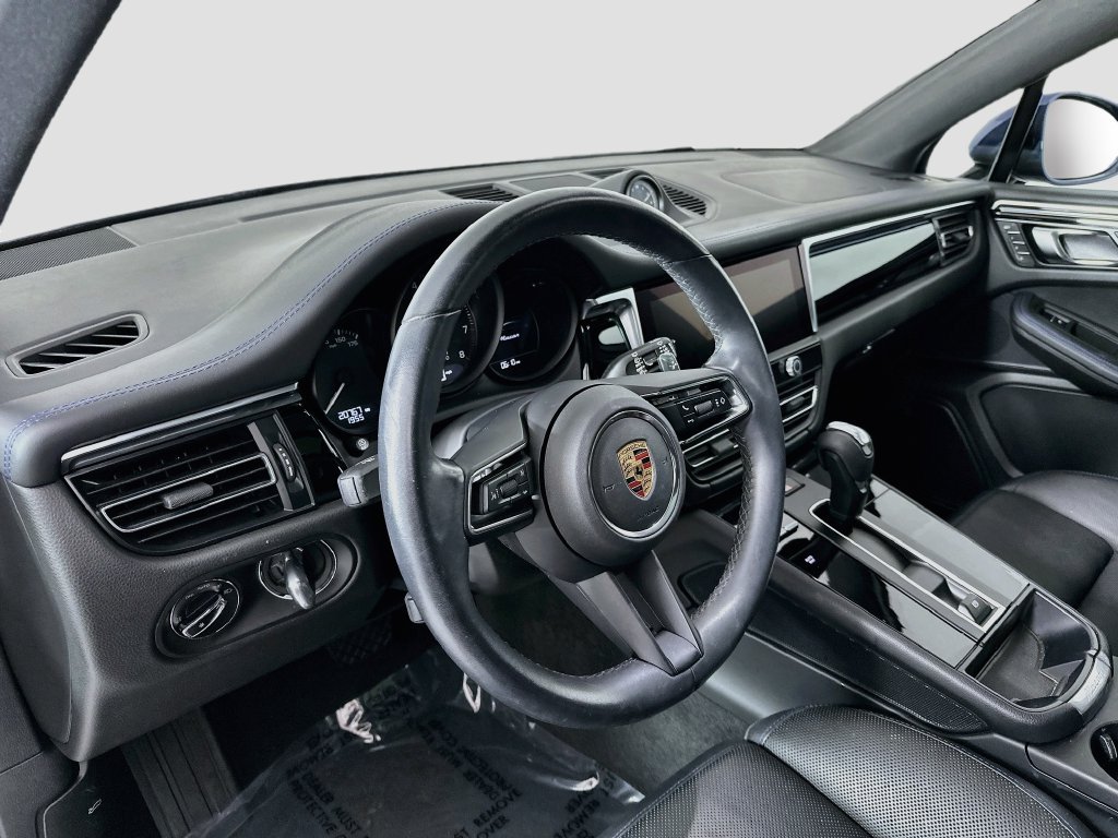 Certified 2024 Porsche Macan AWD/4WD image 4