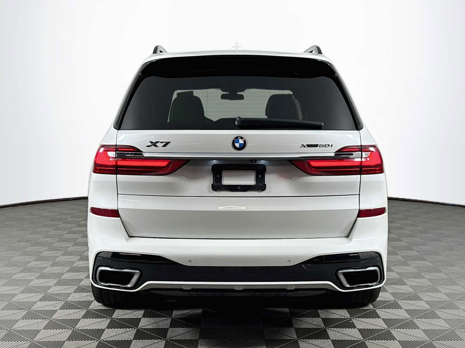 Used 2019 BMW X7 xDrive50i w/ M Sport Package AWD/4WD image 2