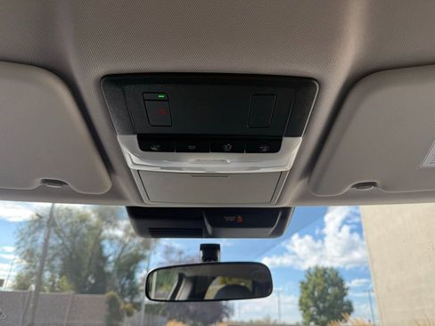 New 2025 Mitsubishi Outlander SE image 18