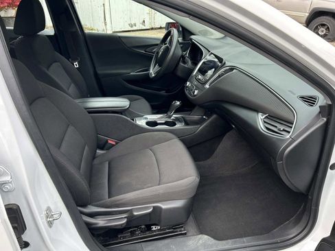 Used 2019 Chevrolet Malibu LT image 17