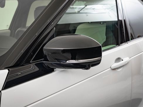 Used 2023 Land Rover Discovery S R-Dynamic image 16