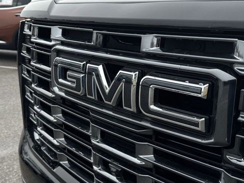 Certified 2025 GMC Yukon XL Denali Ultimate w/ LPO, Floor Liner Package AWD/4WD image 32