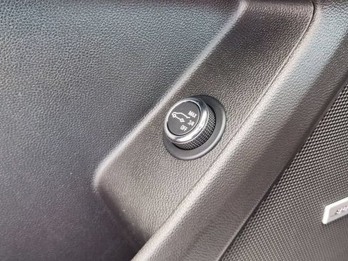 Used 2022 Chevrolet Traverse Premier FWD image 25