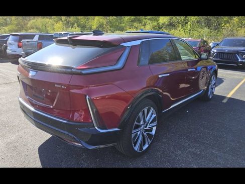 Used 2024 Cadillac Lyriq Luxury AWD/4WD image 5