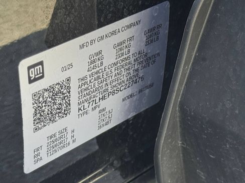Used 2025 Chevrolet Trax LT FWD image 24