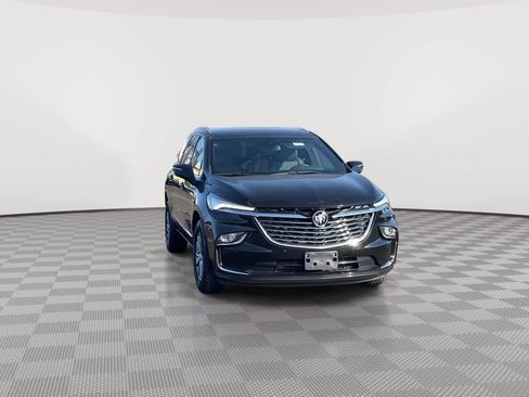 Used 2023 Buick Enclave Essence image 3
