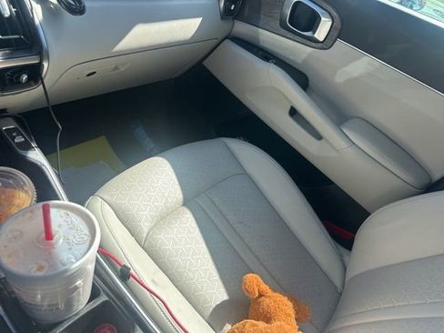 Used 2023 Kia Sorento EX w/ Panoramic Sunroof Package image 5