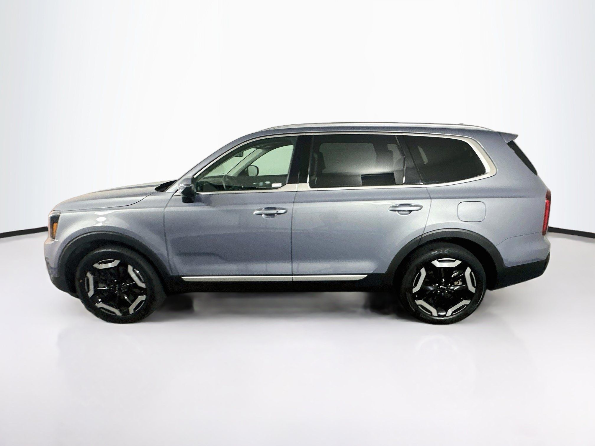 Used 2025 Kia Telluride S FWD image 4
