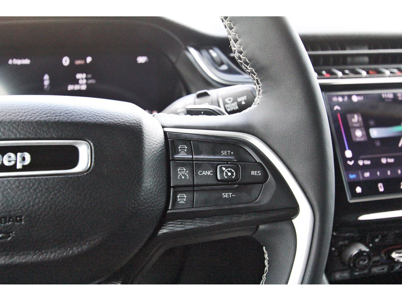 Used 2024 Jeep Grand Cherokee Altitude RWD image 24