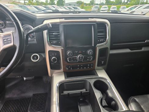 Used 2016 RAM 2500 Laramie w/ Black Appearance Group AWD/4WD image 7