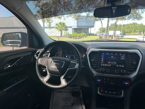 Used 2023 GMC Acadia SLT FWD image 7