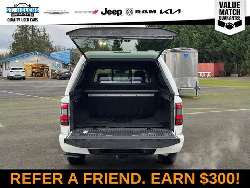 Used 2024 Nissan Frontier SV w/ SV Convenience Package image 7