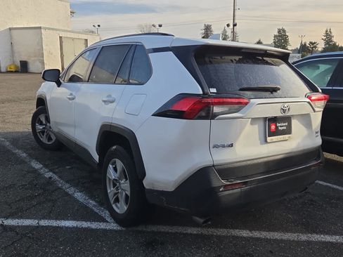 Used 2021 Toyota RAV4 XLE image 5