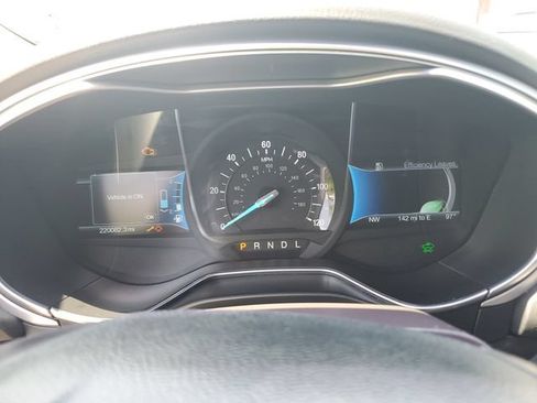 Used 2015 Ford Fusion SE FWD image 12