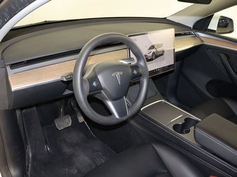 Used 2023 Tesla Model Y Long Range AWD/4WD image 22