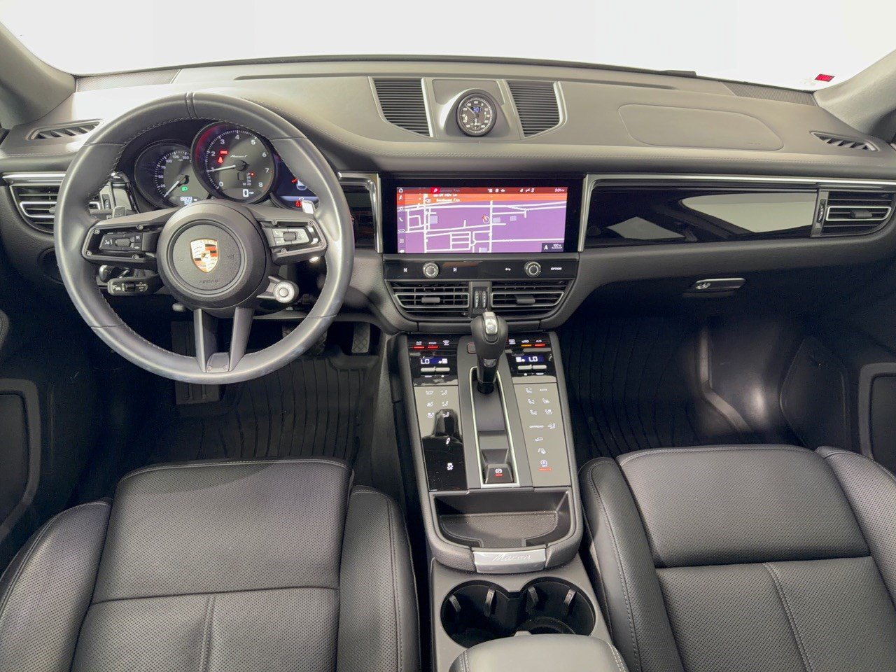 Certified 2025 Porsche Macan Turbo AWD/4WD image 17