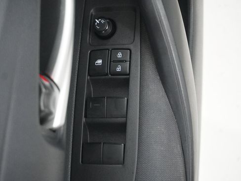 Used 2021 Toyota Corolla LE image 11