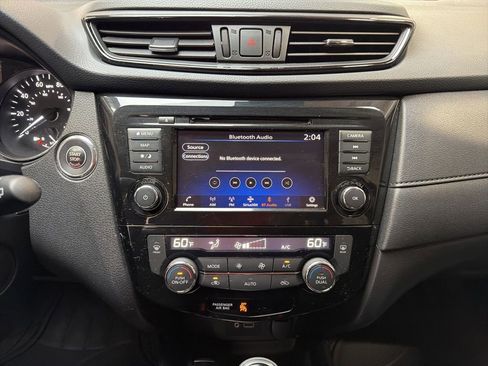 Used 2020 Nissan Rogue SV w/ Premium Package FWD image 19