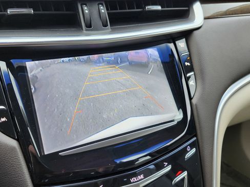 Used 2015 Cadillac XTS Luxury w/ Driver Awareness Package image 4