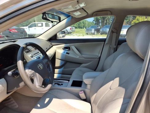 Used 2009 Toyota Camry LE image 5