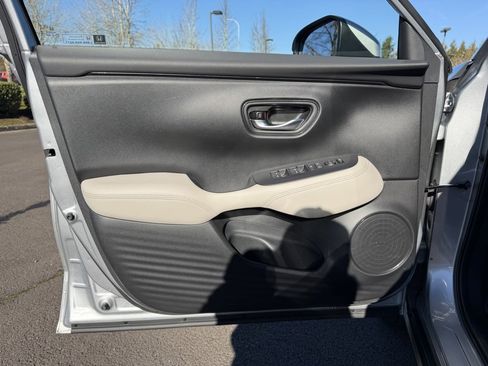 Used 2025 Honda HR-V LX image 12